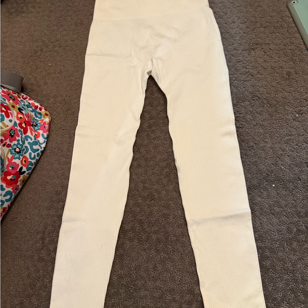 White Ribbed Leggings
